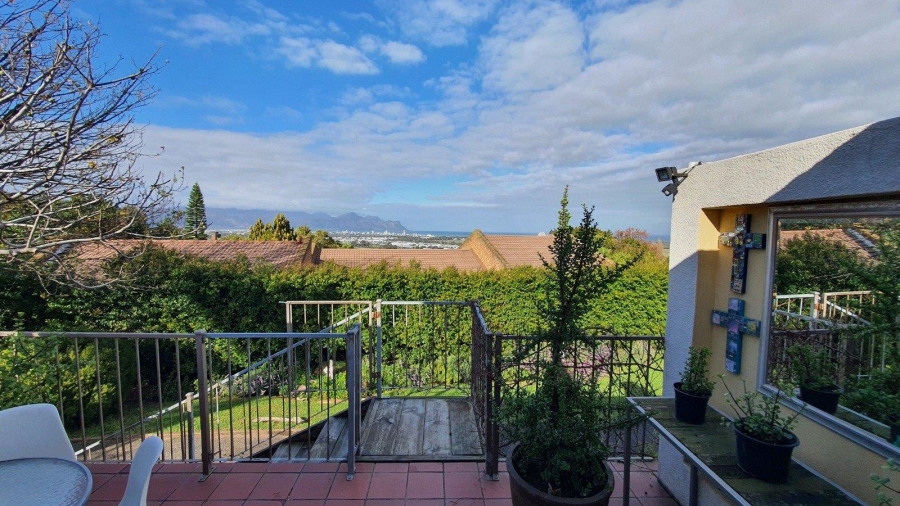 To Let 1 Bedroom Property for Rent in Heldervue Western Cape